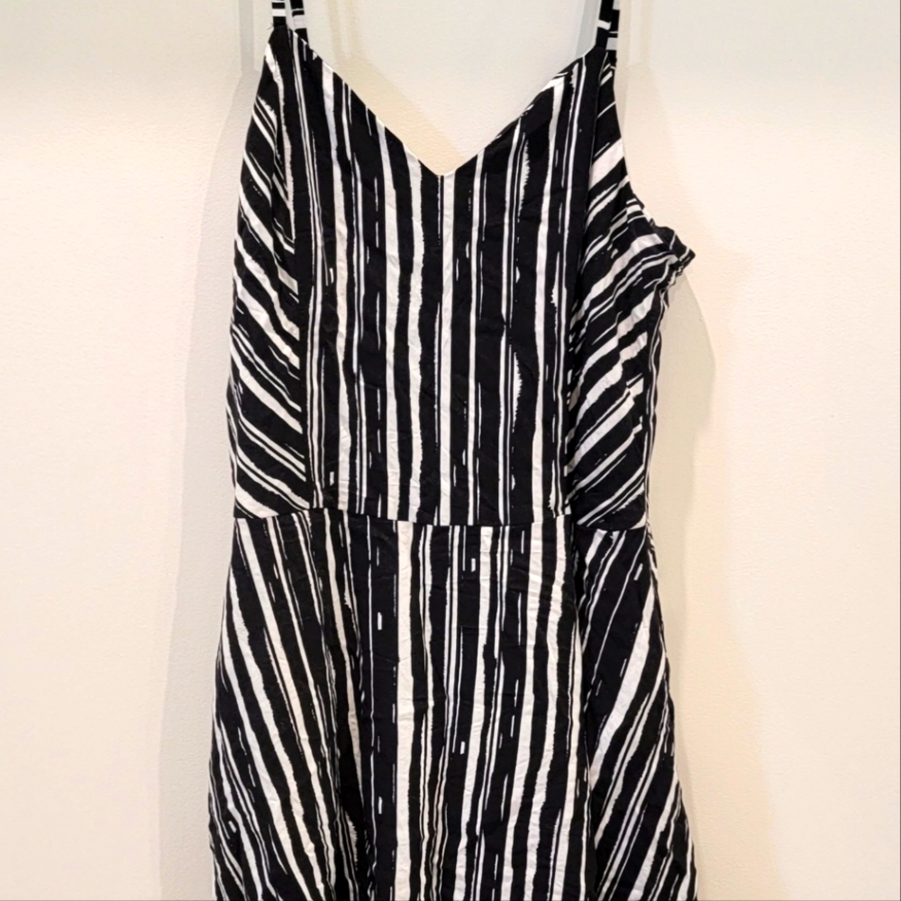 Flowy dress with pockets